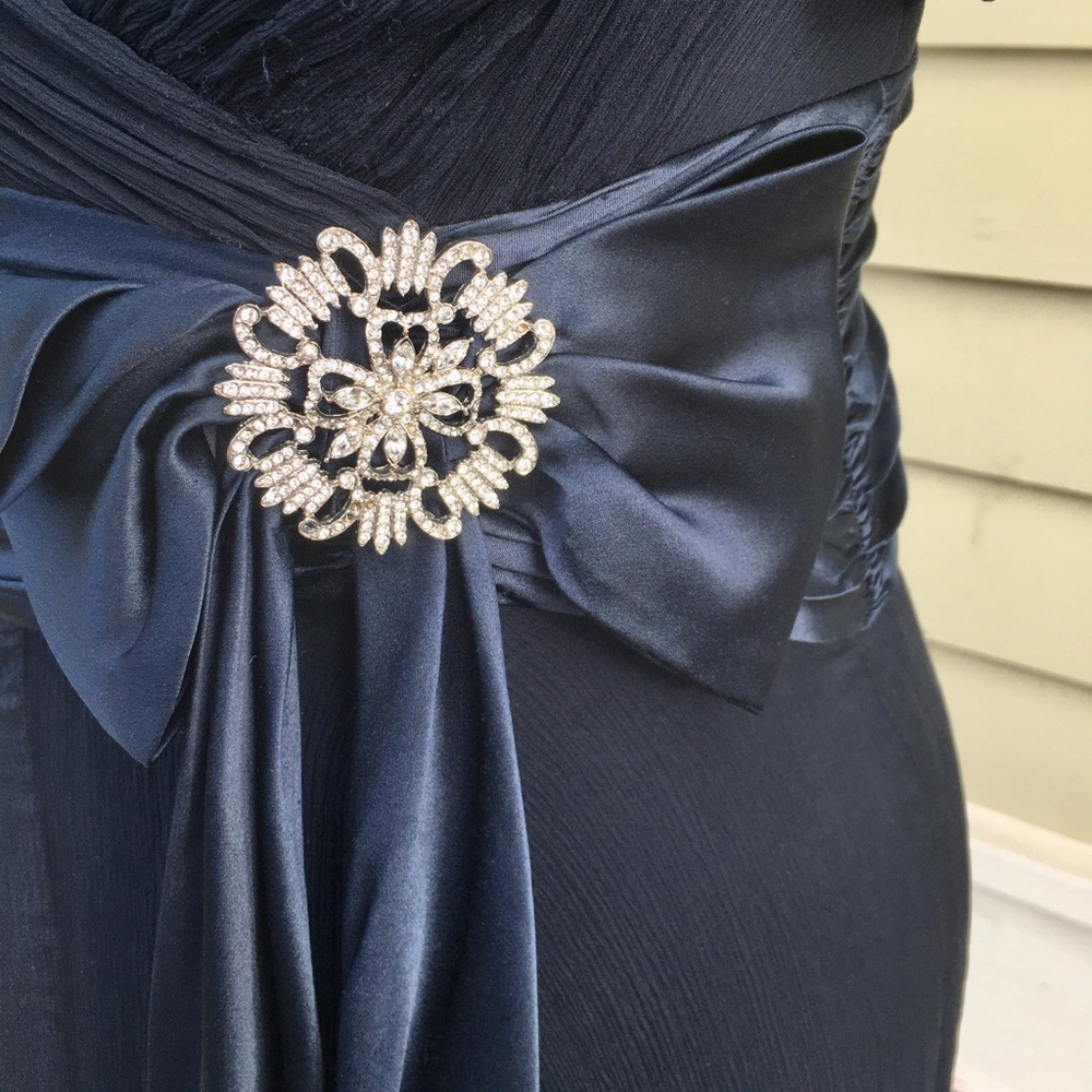 Caché Luxe Full Length Silk Gown w/ Flutter Sleeves & Brooch - Picture 14 of 16